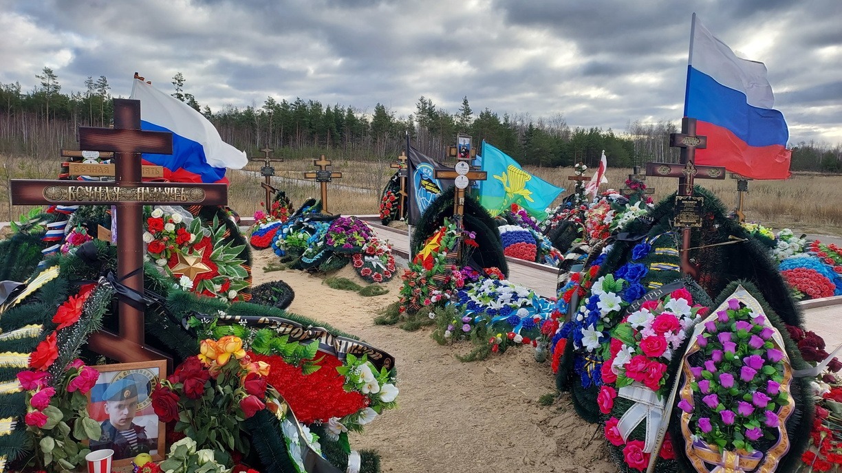 «Пацаны воевали»: неизвестные поглумились над могилами солдат во Владивостоке — видео