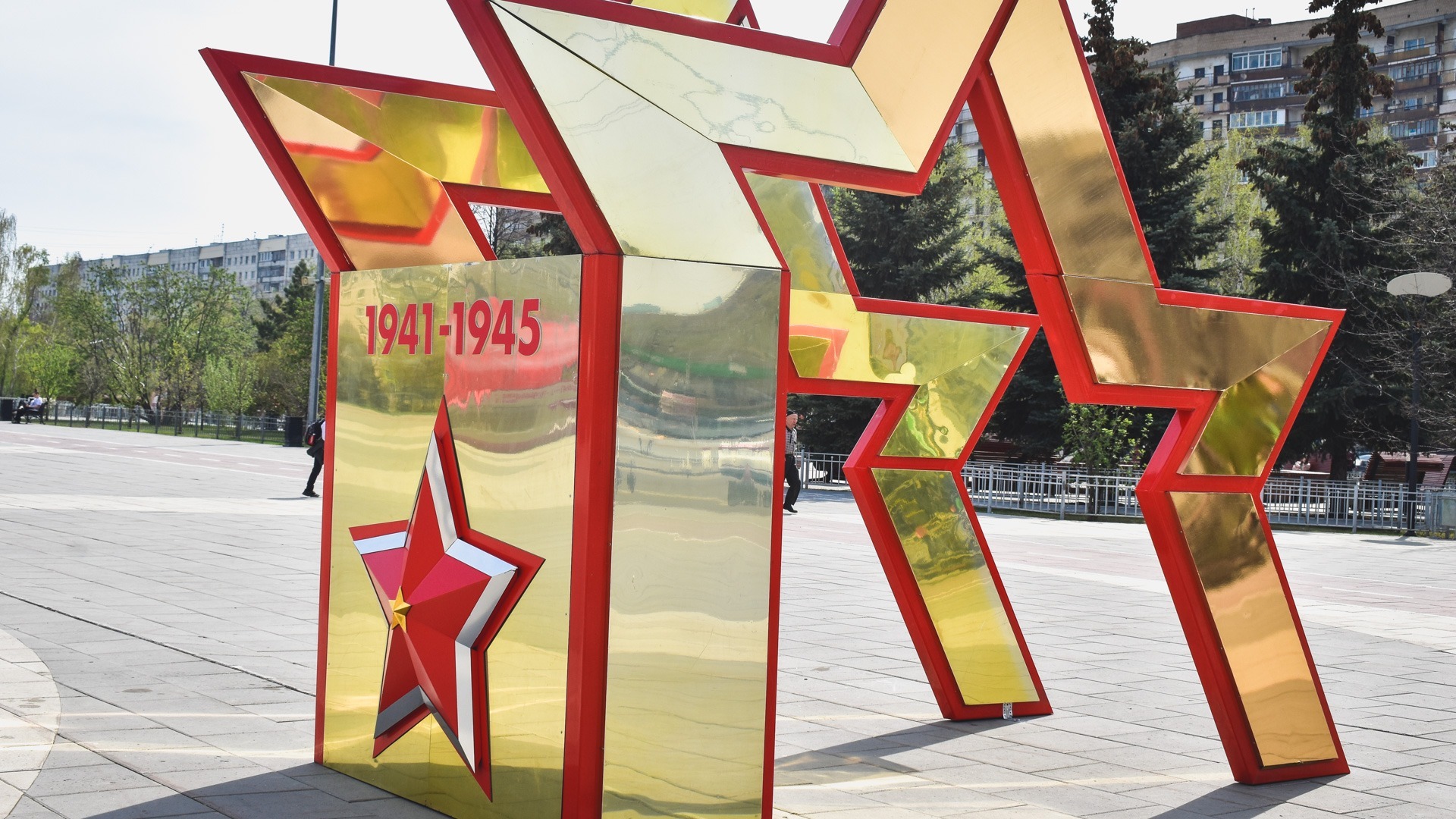 ТЦ во Владивостоке превратился в музыкальную сцену для празднования Дня Победы