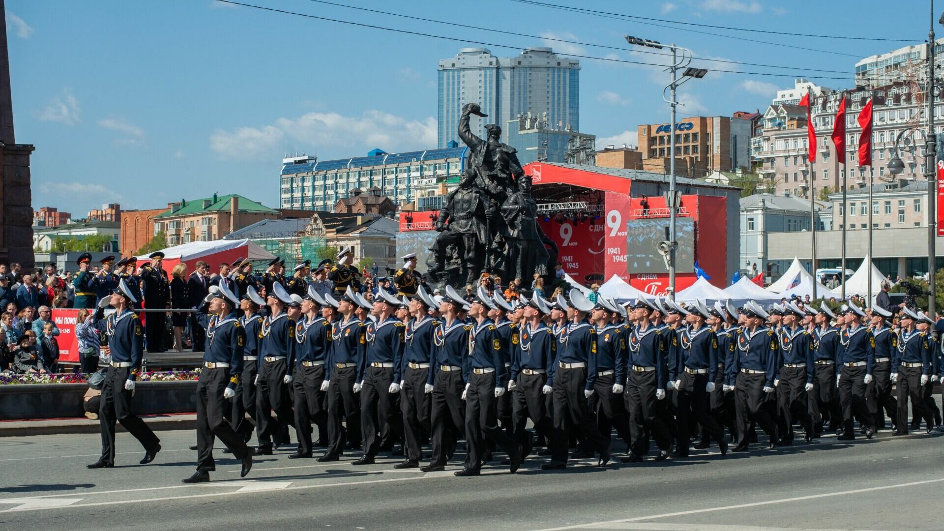 Во Владивостоке прошёл парад Победы