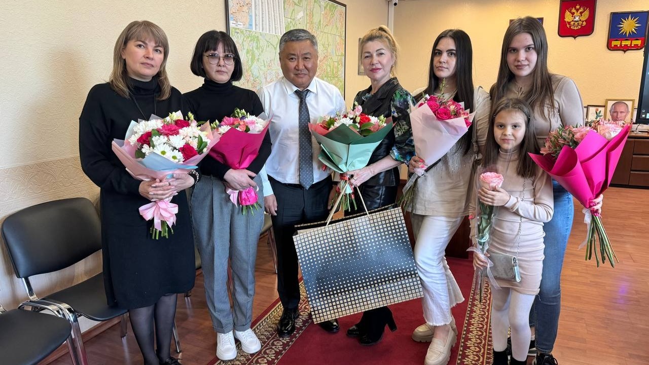 Членов семей бойцов СВО поздравили с грядущим праздником в Приморском крае