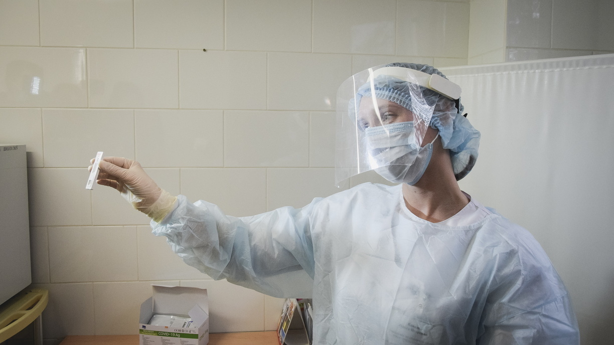 Перевалило за 20 тысяч: заболеваемость коронавирусом в Приморье не снижается