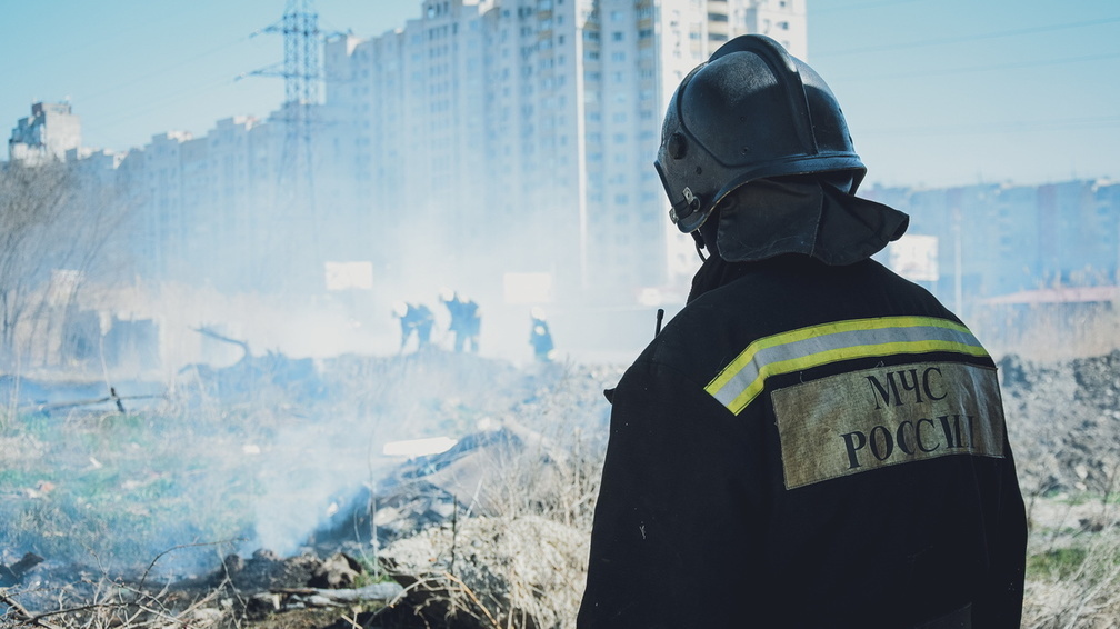 «Мой страшный сон»: крупный пожар в многоэтажке случился во Владивостоке