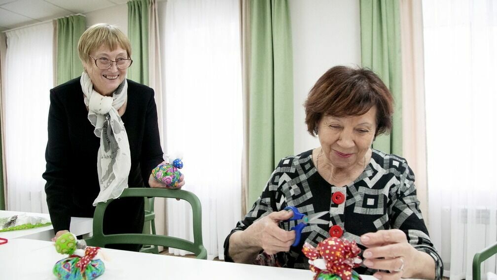 Научат рисовать и общаться в Сети — «Клуб пенсионеров» заработал во Владивостоке