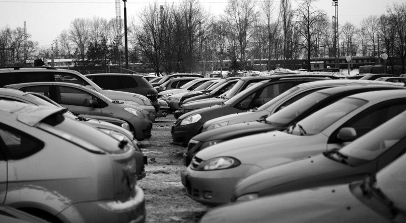 Падение в три раза: что творится на автомобильном рынке России