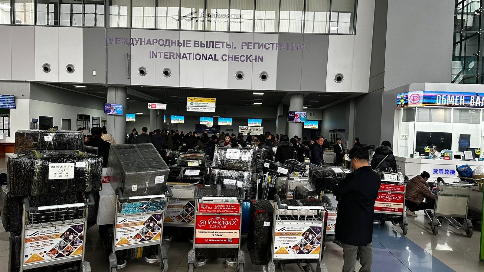 В аэропорту Владивостока ажиотаж на вылет в Пхеньян