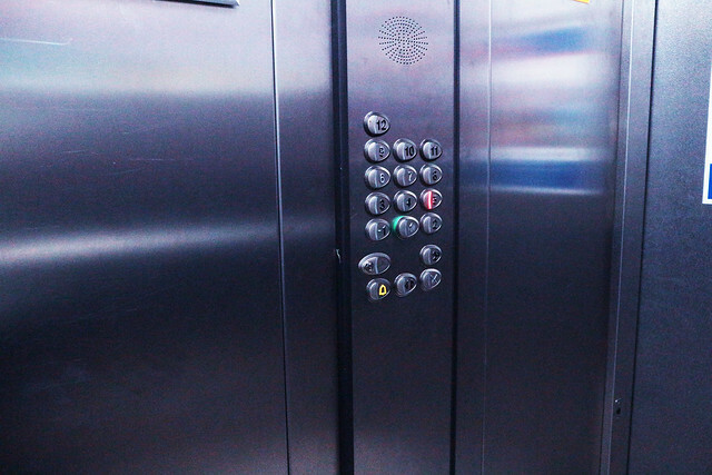 Все больше новых лифтов появляется в приморских домах