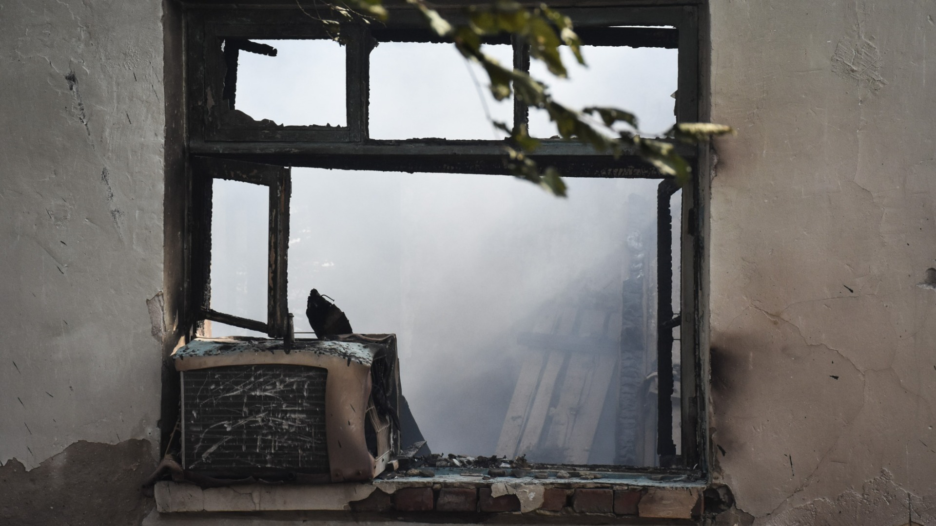 Пожарные МЧС России ликвидировали возгорание во Владивостоке