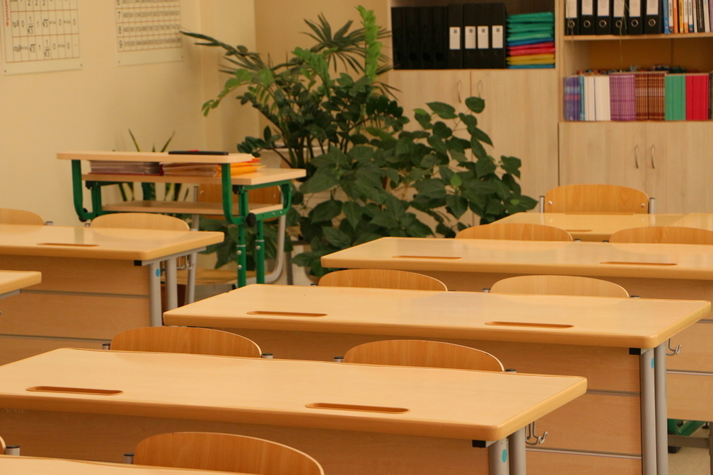 Школы Владивостока приводили в порядок на осенних каникулах