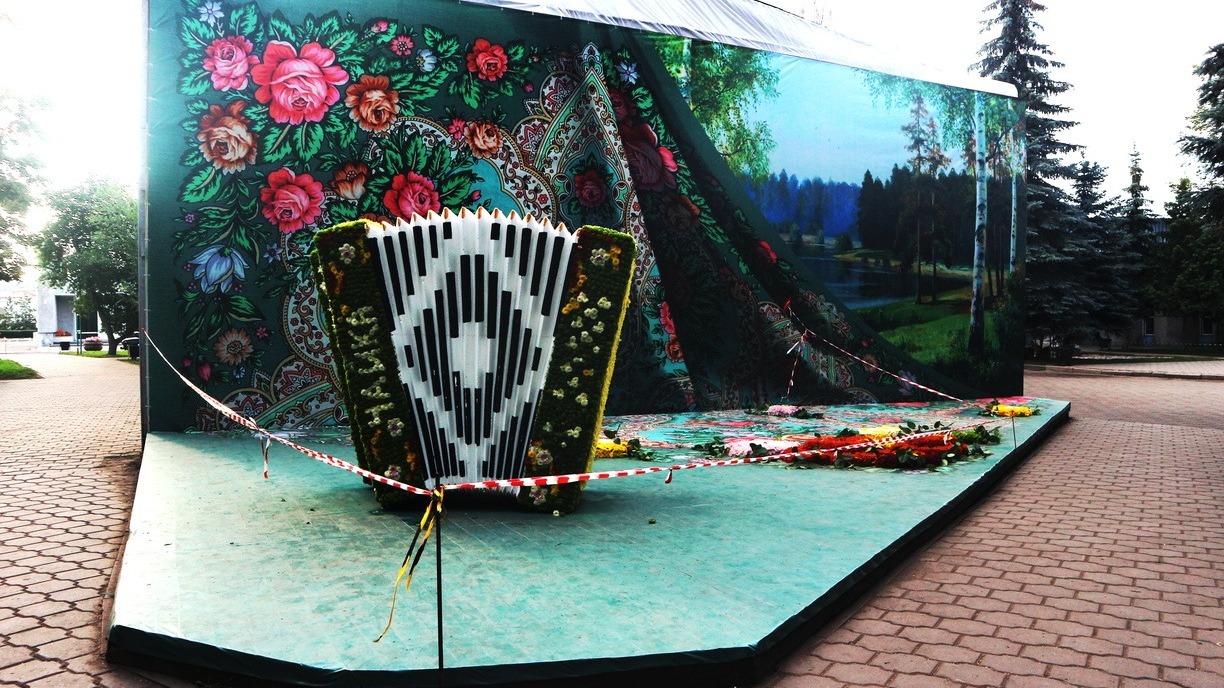 Дорогостоящий музыкальный инструмент подарили детской школе искусств в Приморье