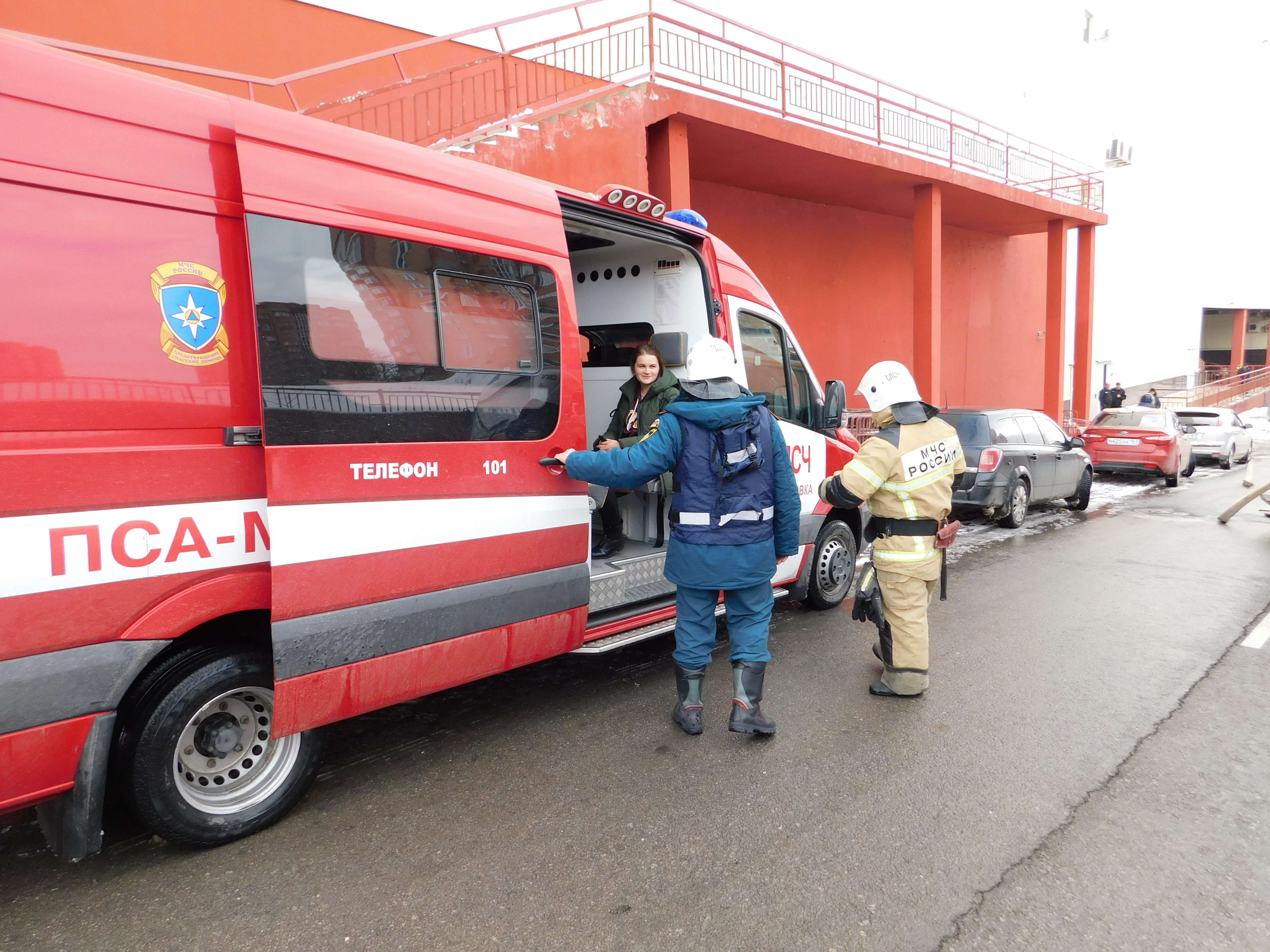 Гостиница с работниками загорелась во Владивостоке