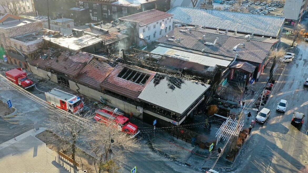 Пожар в известном ресторане Zuma доставил проблемы автомобилистам во Владивостоке