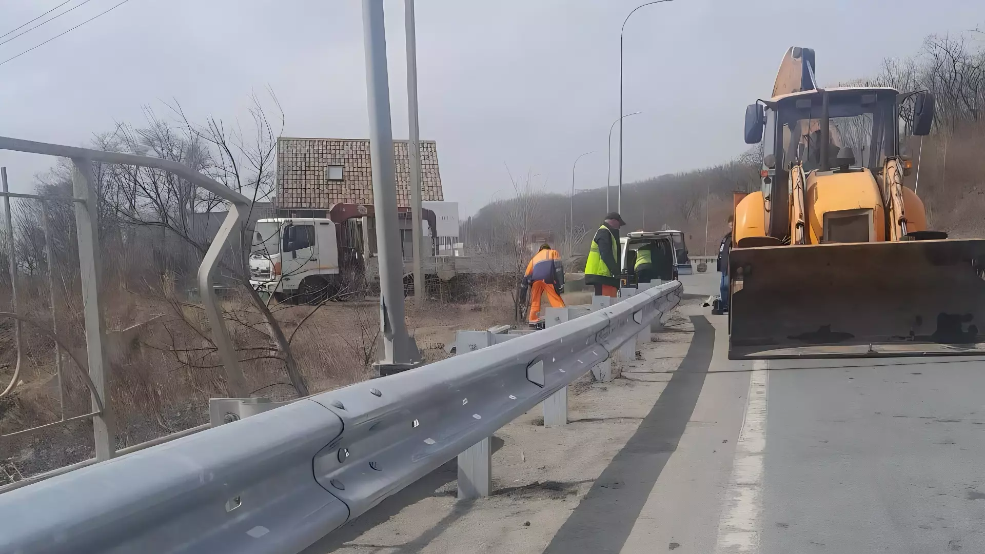 Водителям стоит быть внимательнее на трассе из-за ремонта дорог во Владивостоке