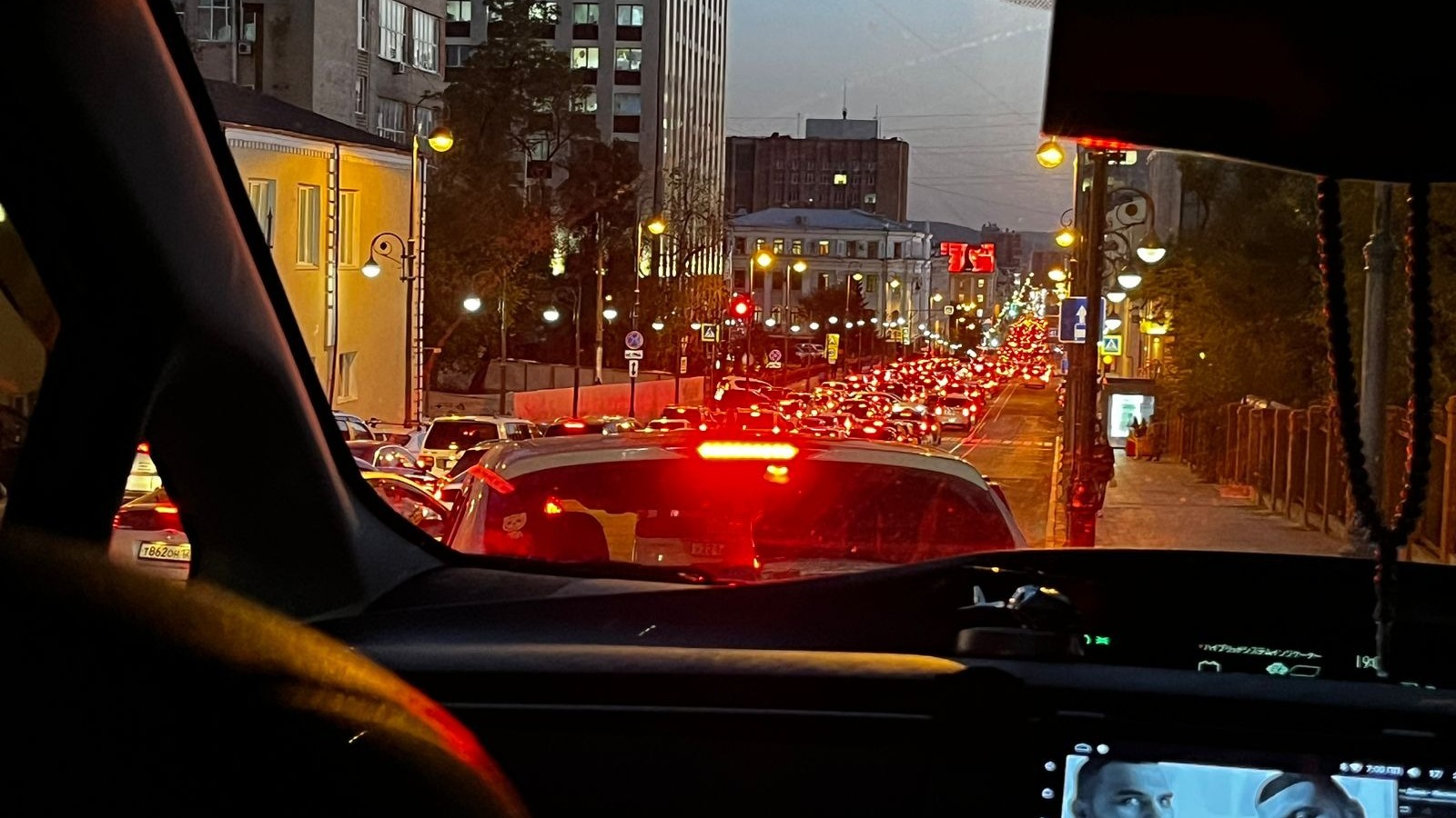 Дикие пробки: ДТП с автобусом поставило центр Владивостока в сексуальную позу