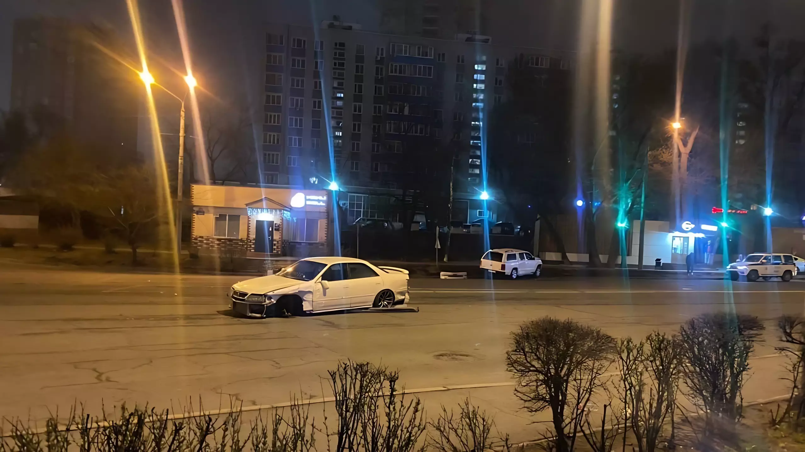 Toyota Mark II спровоцировал аварию во Владивостоке