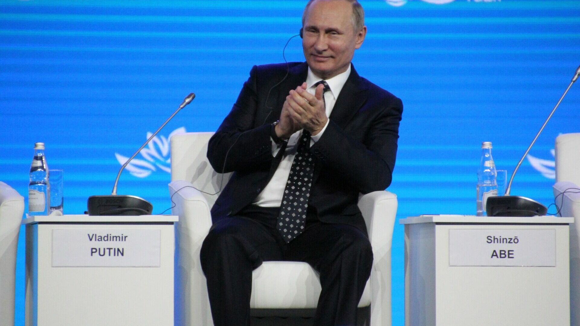 Владимир Путин со своей командой поселился во Владивостоке