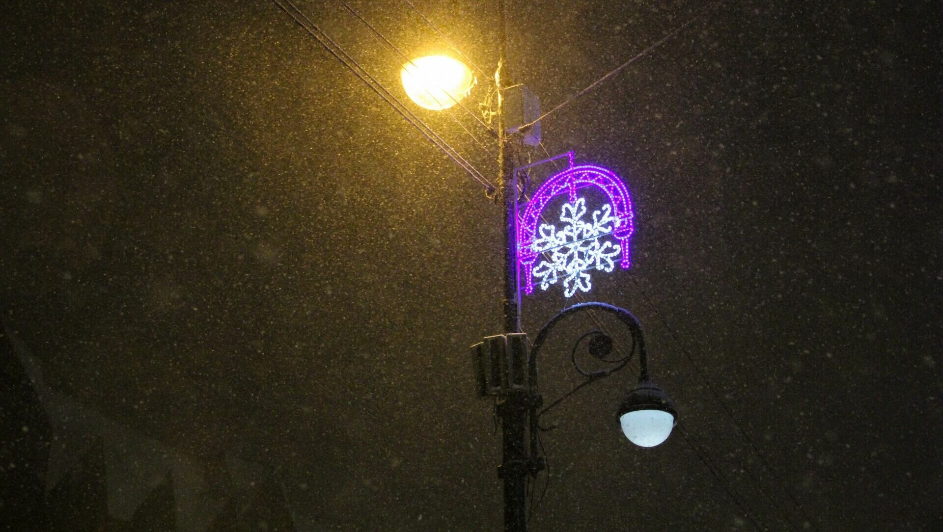 Светодиодное освещение вместо устаревших уличных светильников ставят во Владивостоке