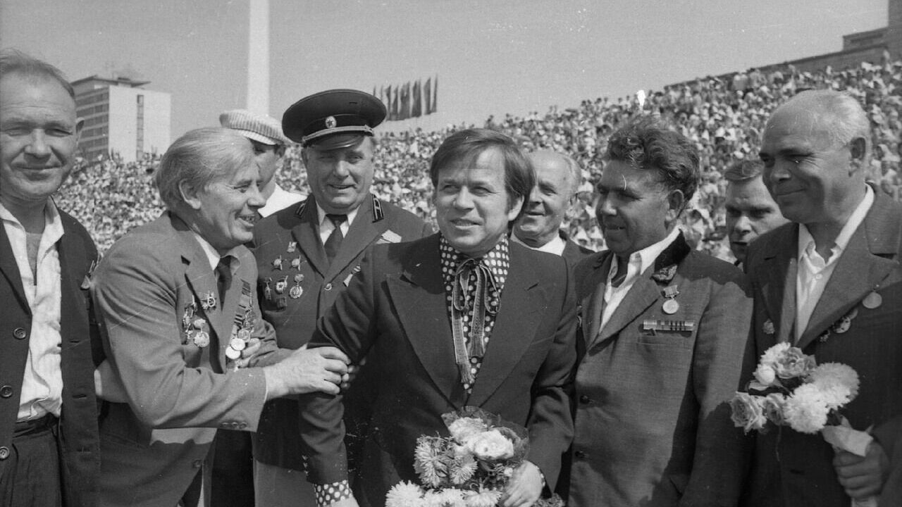 Хоть большую часть жизни Юрий Богатиков и провел в Крыму, но не забывал приезжать и в Донецк, и в другие города Донбасса. Часто выступал здесь на стадионах в честь Дня шахтера.