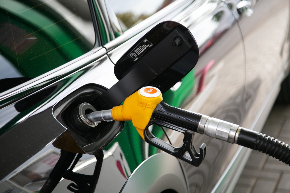 Подарок водителю: ННК снижает на своих АЗС цены на топливо собственного производства