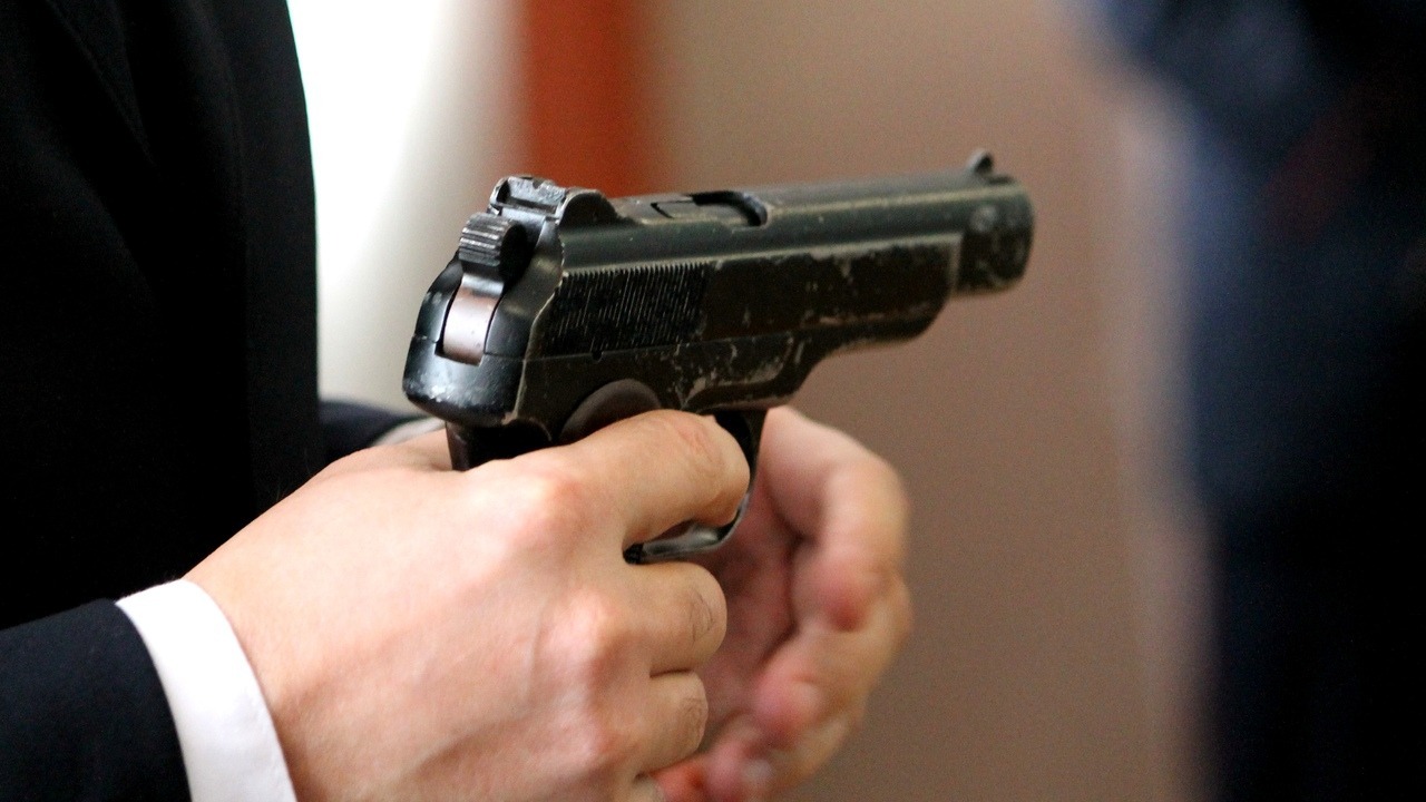 Ранил людей: Полиция установила личность устроившего стрельбу во Владивостоке мужчины