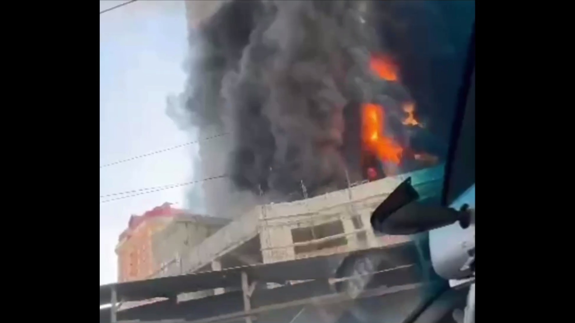 Пожар в элитном ЖК видно во всех районах Владивостока