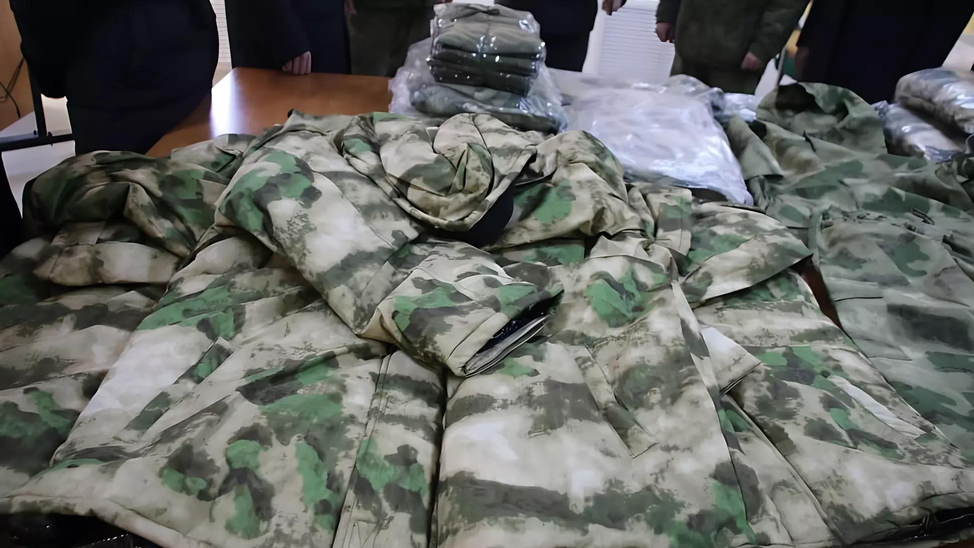 Дума Владивостока передала гуманитарную помощь бойцам инженерно-саперного полка ТОФ