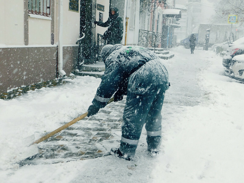 Кто должен убирать снег во Владивостоке?