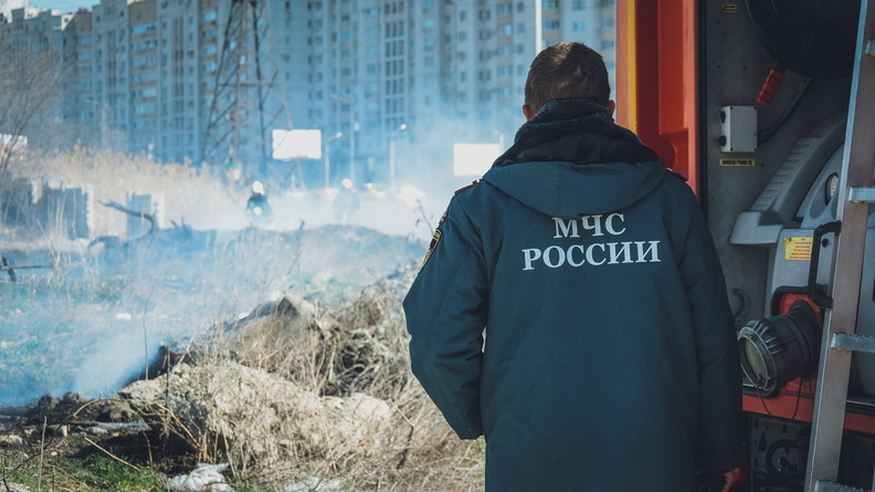 Во Владивостоке ночью загорелась квартира