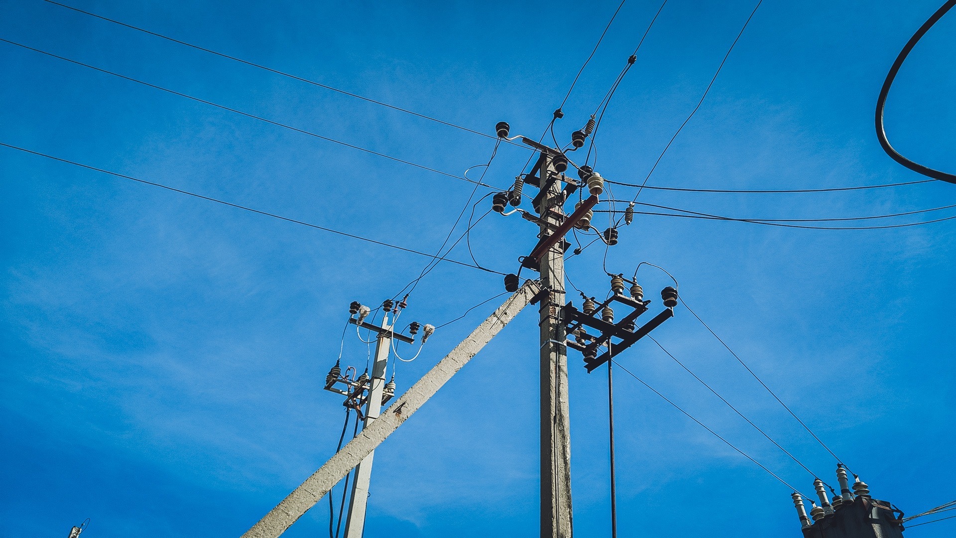 Плановые отключения электричества пройдут в нескольких городах и селах Приморья