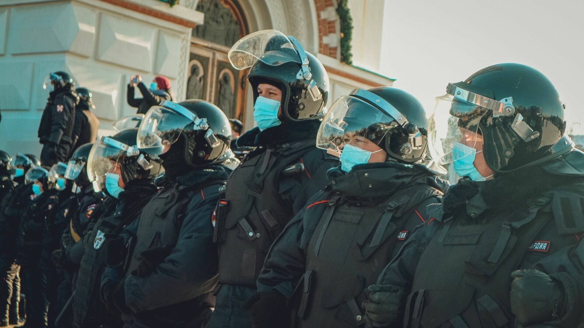 О вооружённых силовиках у вуза в центре Владивостока рассказали в Росгвардии