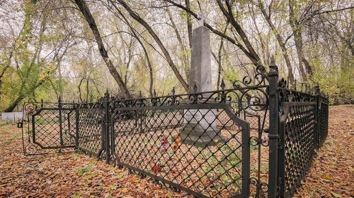 «Могла сделать только нечисть»: картина на кладбище поразила приморцев