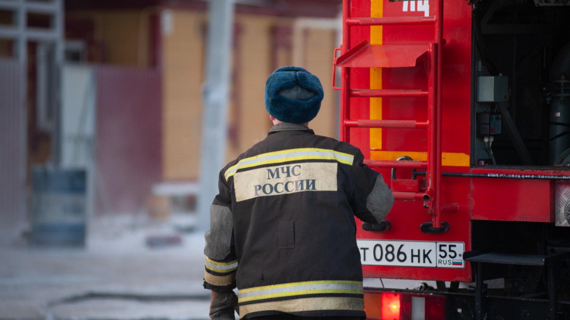 Герой из Уссурийска: пожарный спас пожилую женщину