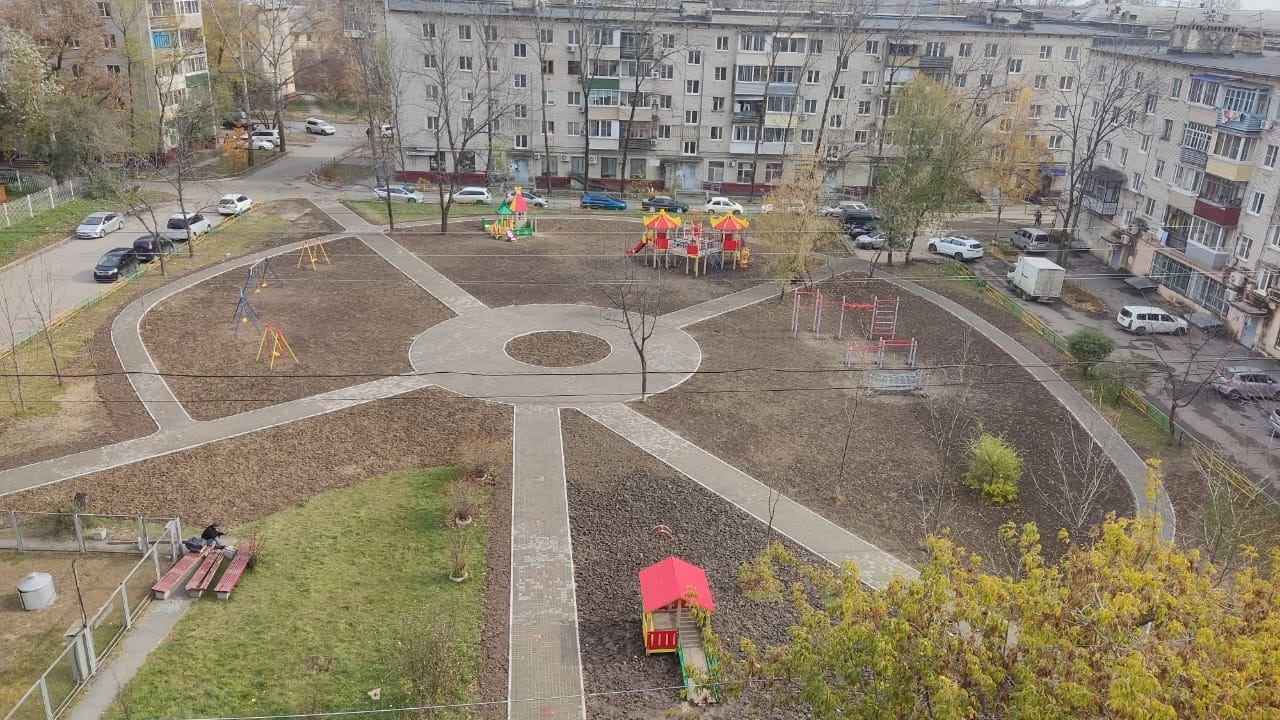 Стало намного комфортнее: в Хабаровске преображаются дворы жилых домов