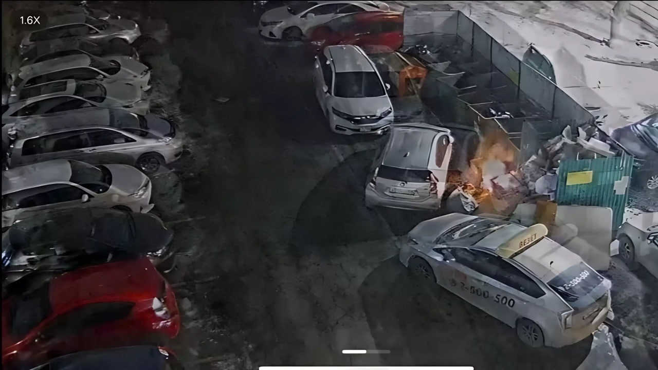 Неудачный поджог мусора вырос в пожар, уничтоживший два авто в Приморье
