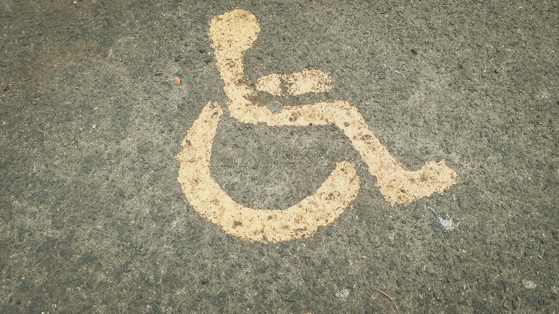 Достойный ответ на «захват» парковки для инвалидов получил житель Приморья