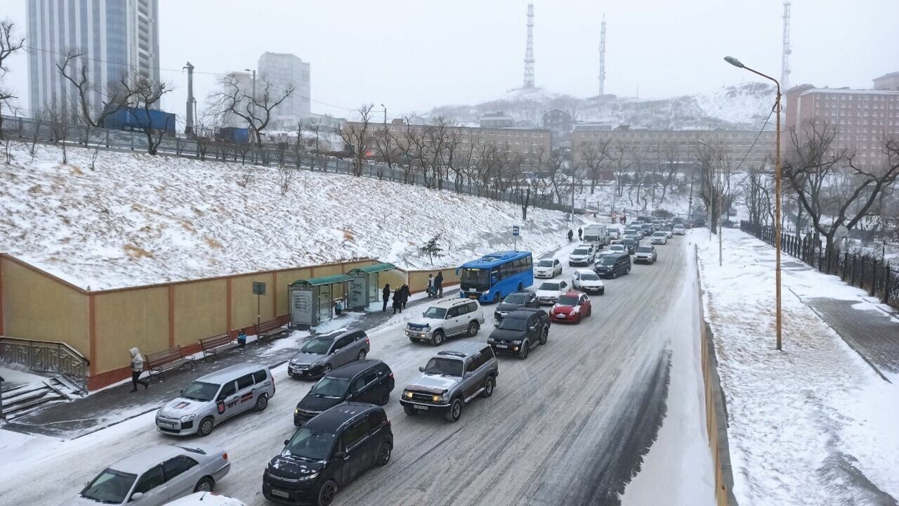 Администрация Владивостока рекомендует отпустить людей пораньше с работы
