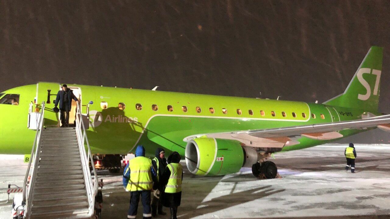 Самолёт любимой авиакомпании жителей Приморья резко прервал взлёт в аэропорту