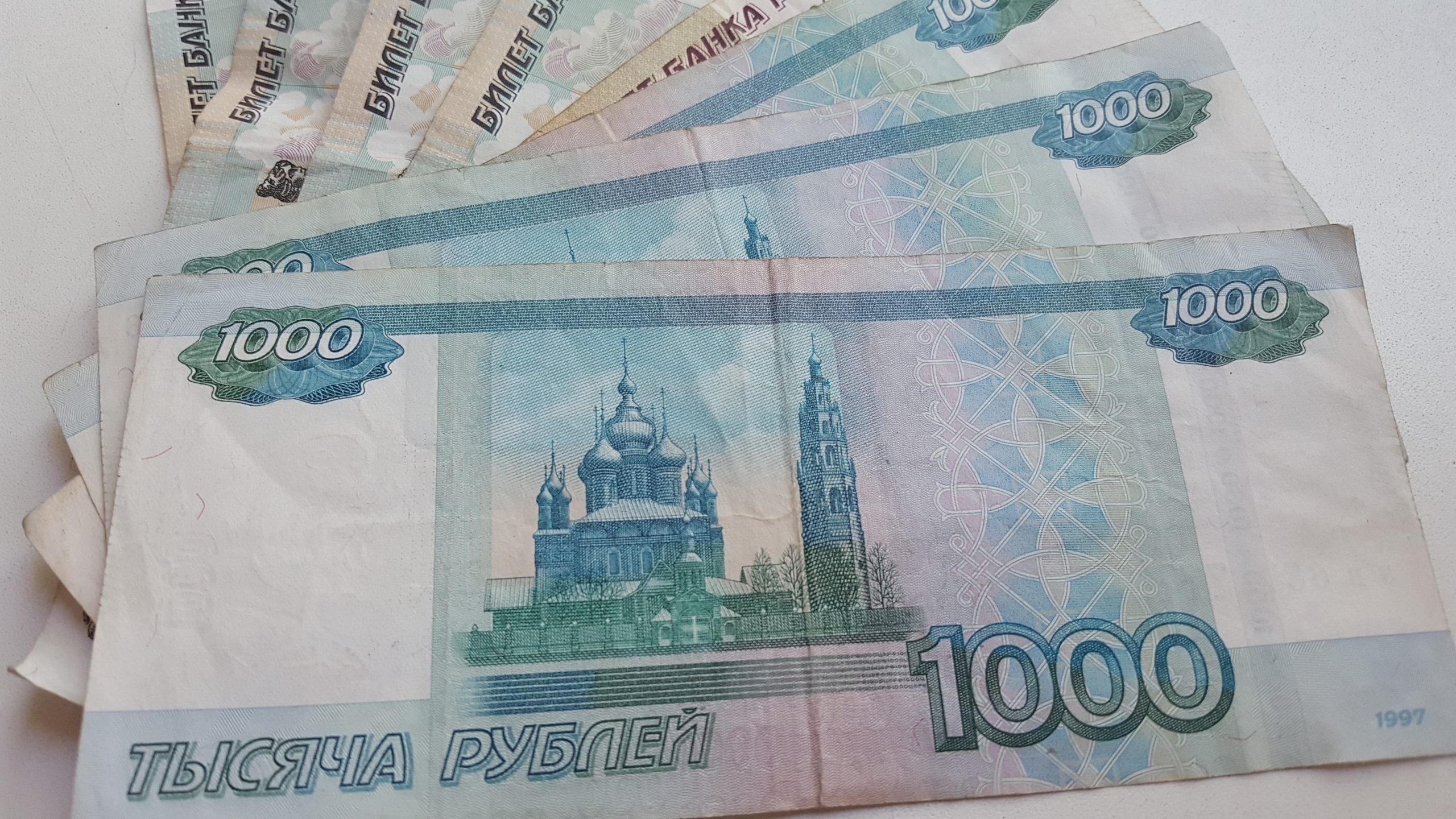 Число выявленных в Приморье фальшивых банкнот Банка России выросло в два раза