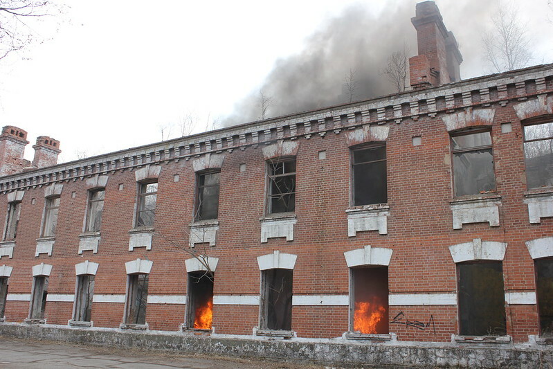 Огонь чуть не уничтожил строящийся завод в Приморье