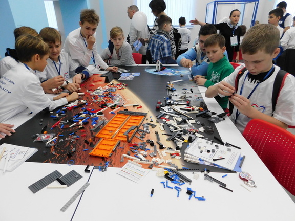 Школьники Приморья будут учиться робототехнике в «РОББО классах»