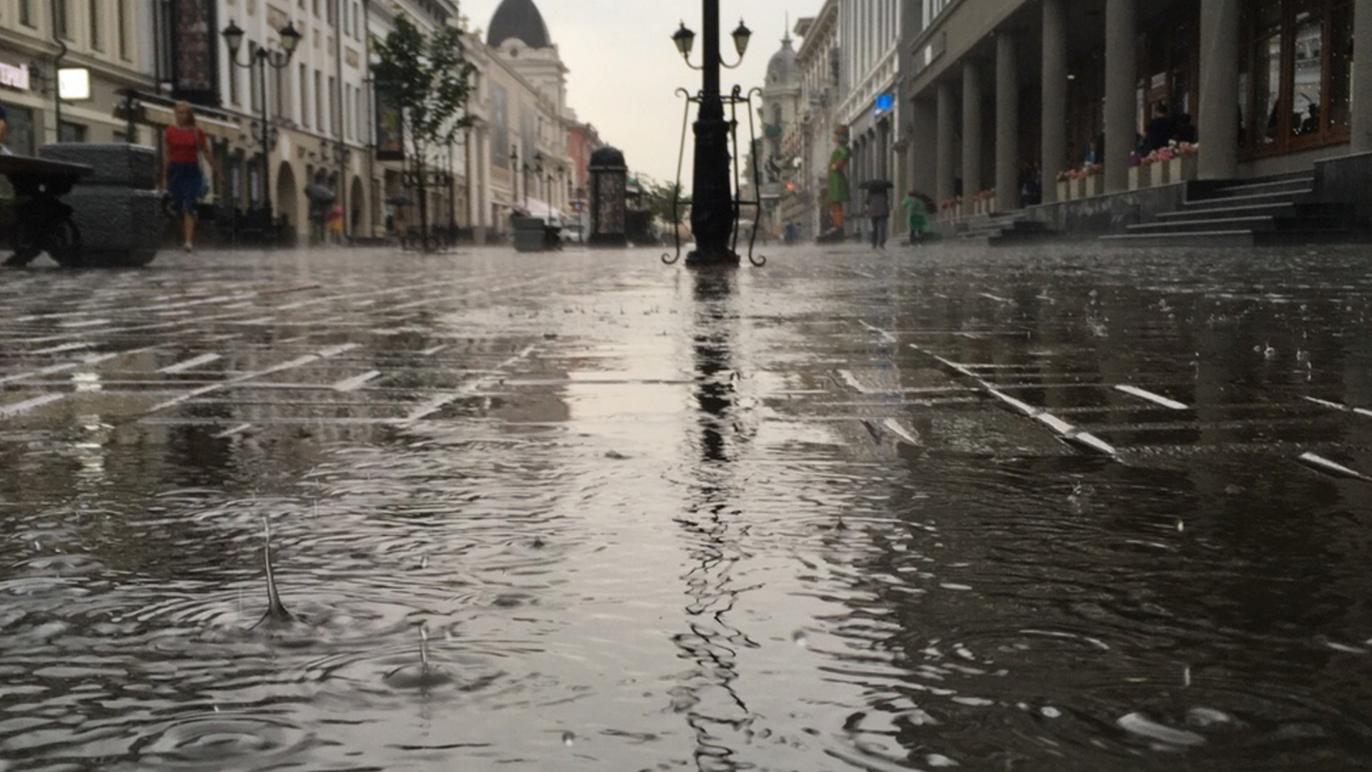 Штормовое предупреждение объявили в Приморье: сильные ливни, грозы, град — дата