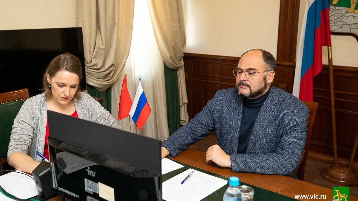 Глава Владивостока провёл встречу с мэром Харбина