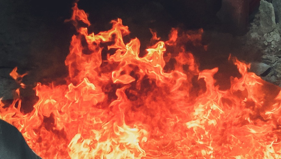 И повсюду тлеют пожары: Владивосток огнём пытается избавиться от точечной застройки?
