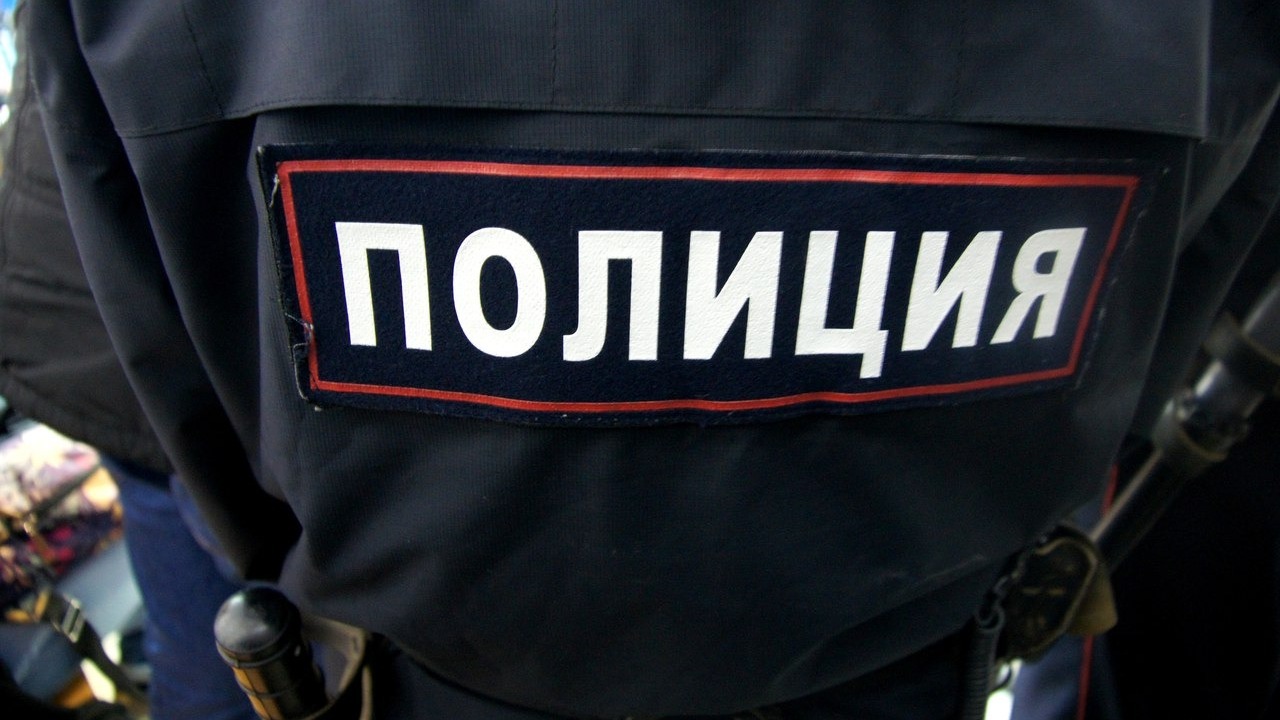 Полицейские задержали молодых наркодиллеров во Владивостоке