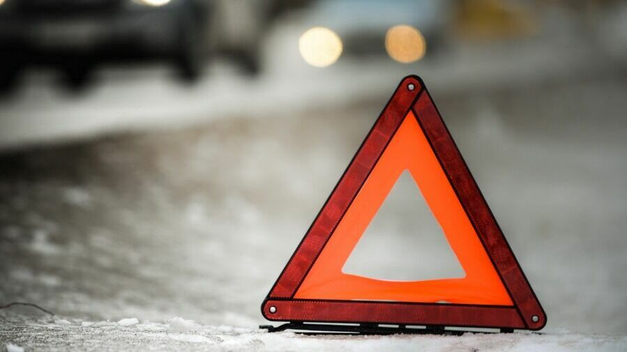 Водитель сбил пешехода на оживленной дороге во Владивостоке