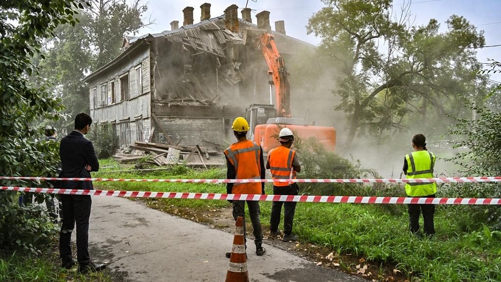 Еще восемь семей переселили из аварийного жилья в Хабаровске
