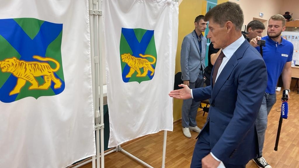 Глава Приморья отдал свой голос на выборах губернатора