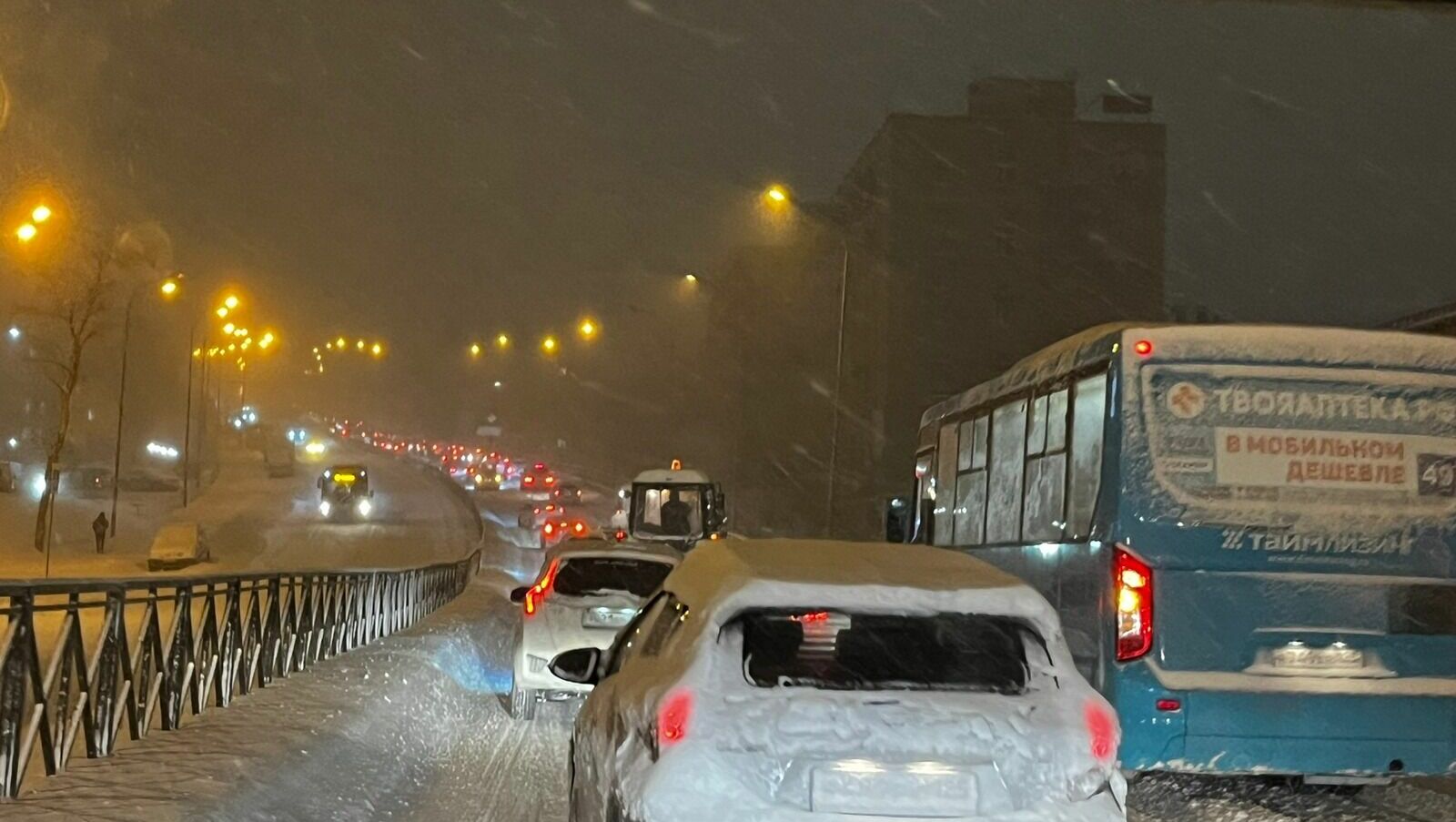 Работодателям Владивостока рекомендовано сократить рабочий день из-за снега