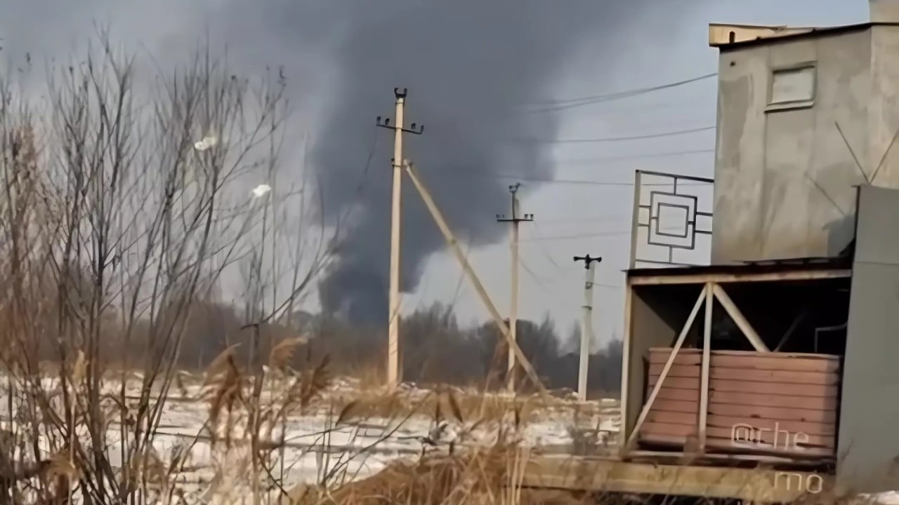 Приморье снова горит: огромный столб дыма появился в небе над Уссурийском