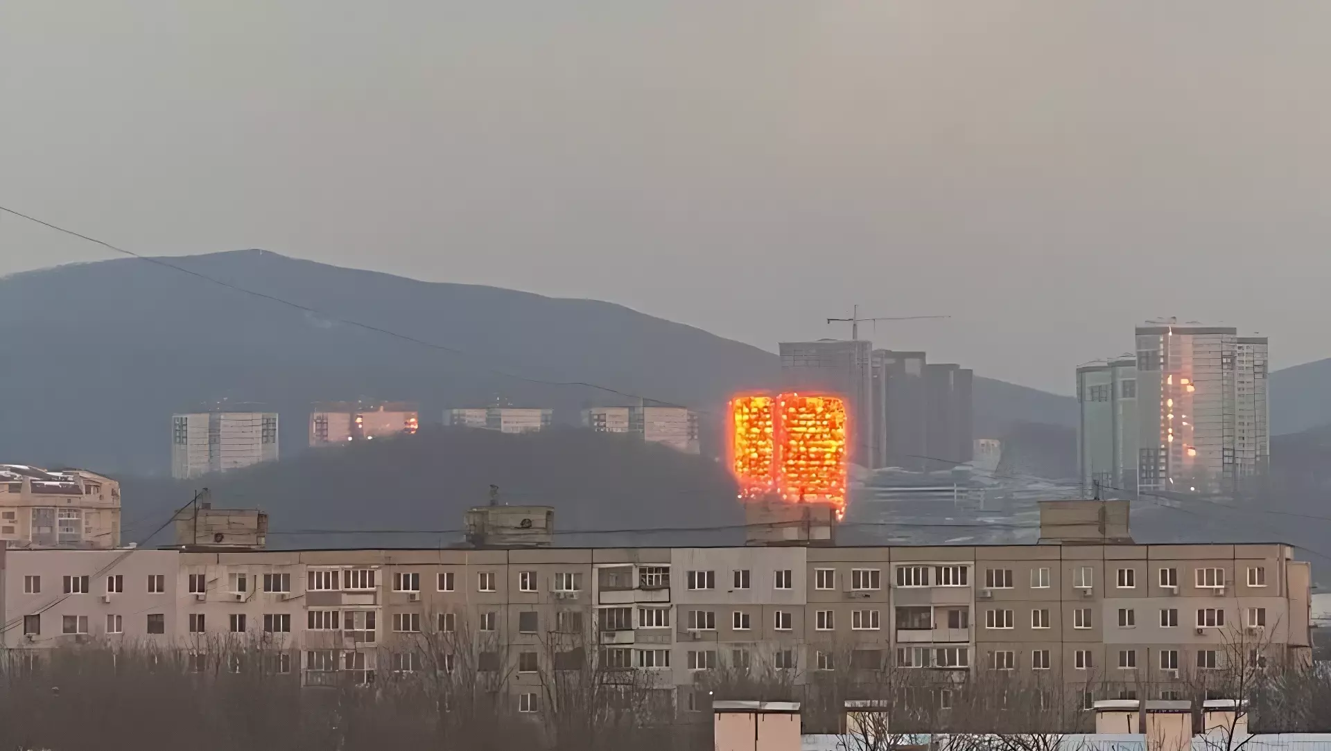 «Пылающее» здание испугало жительницу Владивостока