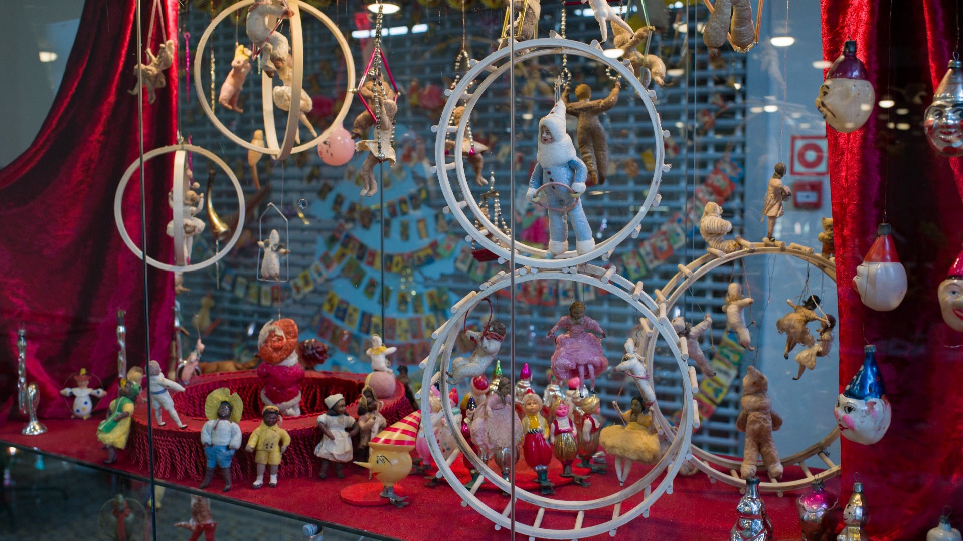 Выставка ёлочных игрушек времён СССР открылась во Владивостоке
